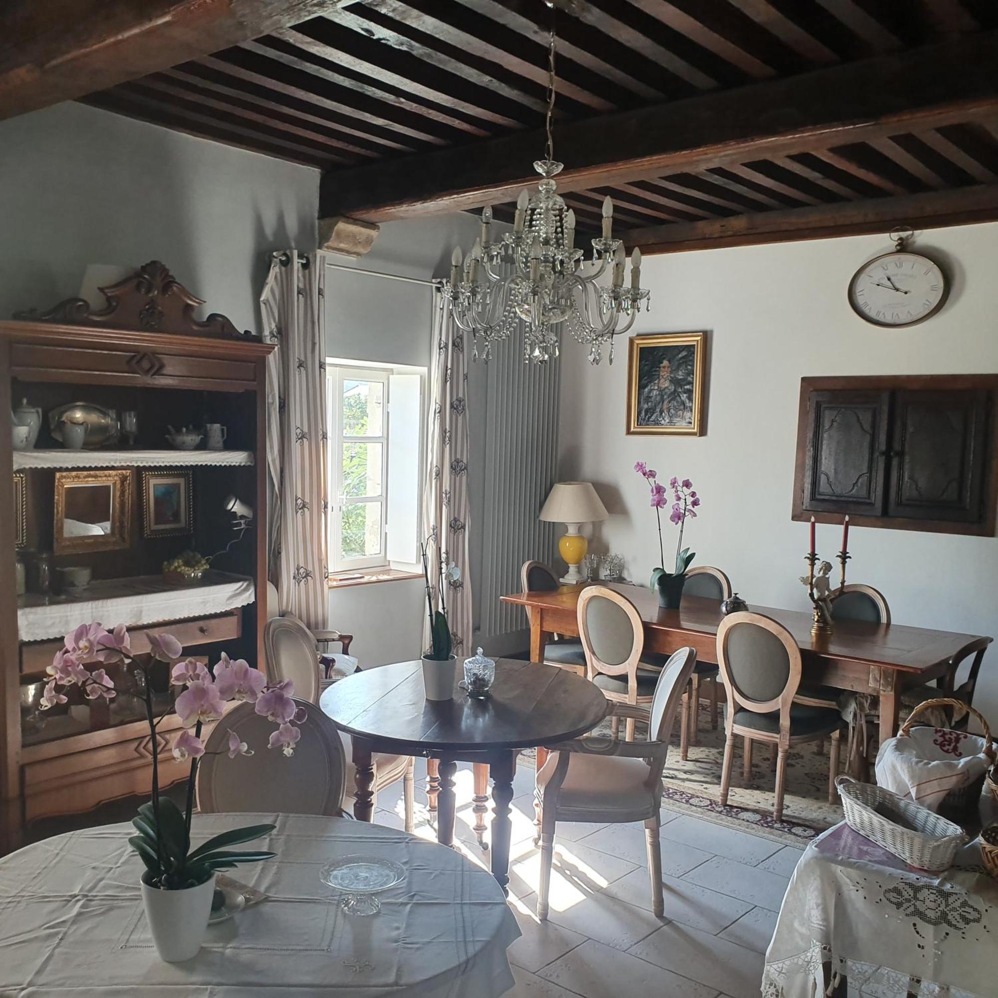 L'Aumônerie Hotel Liesle Ngoại thất bức ảnh
